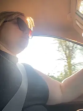 Snapshot of Jewelsbby93 chatting on April 7, 2026, 10:42 pm Jewelsbby93 online show from April 7, 2026, 10:42 pm