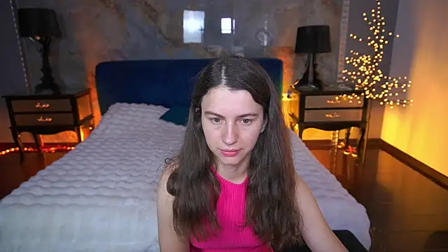 LittleJulii online show from June 26, 2026, 2:32 pm