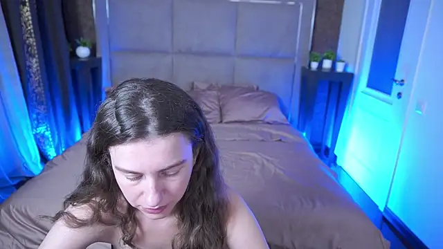 LittleJulii online show from July 14, 2026, 7:08 pm