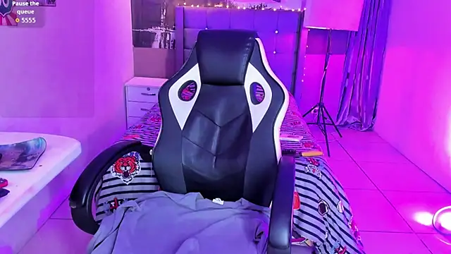 liam scoot  online show from April 1, 2026, 8:37 am