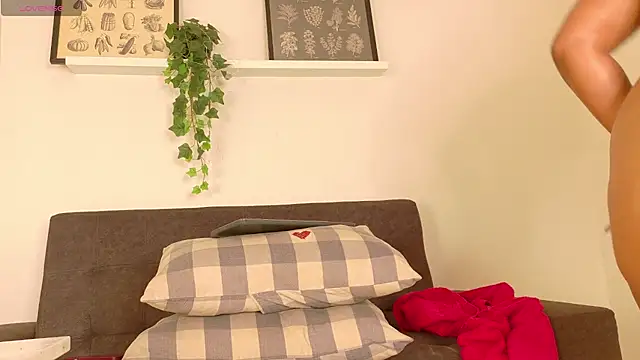 Meganlove   online show from April 9, 2026, 6:19 am