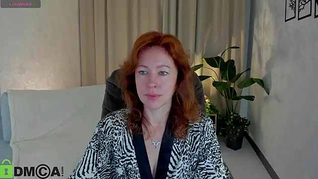 LeticiaRomano online show from May 17, 2026, 3:59 am