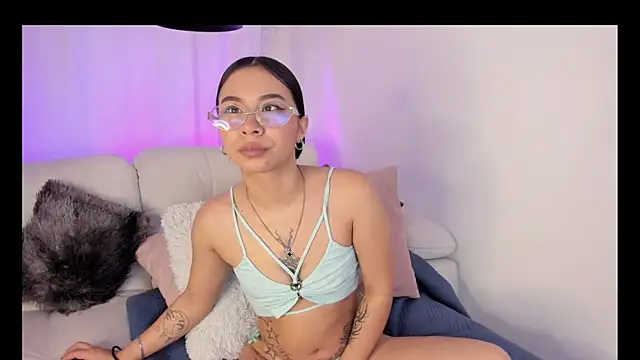 Lillypinky1 online show from May 3, 2026, 4:07 am