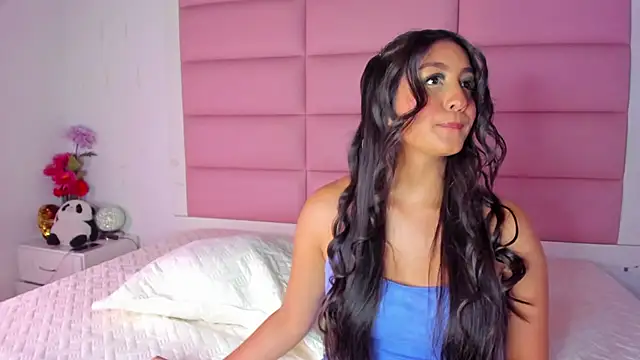 AmaranttayLunay online show from August 3, 2026, 8:23 pm
