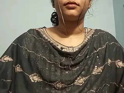 Emma 4433 online show from April 17, 2026, 5:49 pm