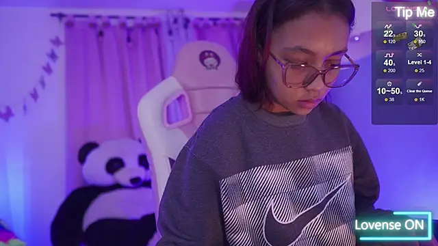 nahomy 2308 online show from April 20, 2026, 11:57 am