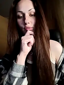 LunaCrystall online show from April 19, 2026, 6:21 pm