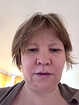  LOLA-LOLA  online show from May 4, 2026, 8:32 am