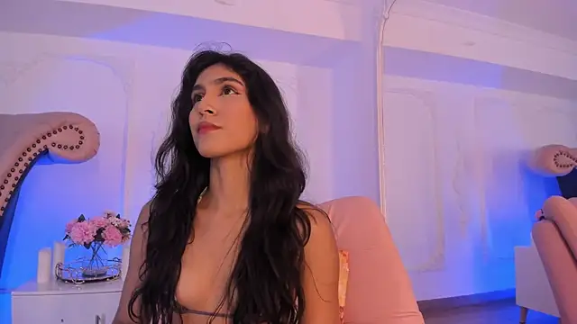 LucianaBlanco  online show from May 4, 2026, 8:38 pm