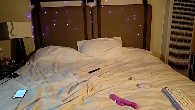 laycieizlaceddd online show from April 6, 2026, 1:36 am