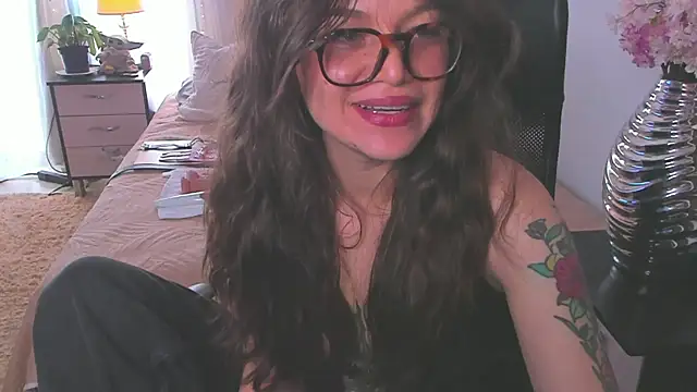 Snapshot of Tallulah_Kinky chatting on April 16, 2026, 5:36 pm Tallulah Kinky online show from April 16, 2026, 5:36 pm