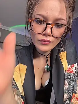Snapshot of Tallulah_Kinky chatting on May 15, 2026, 4:25 pm Tallulah Kinky online show from May 15, 2026, 4:25 pm