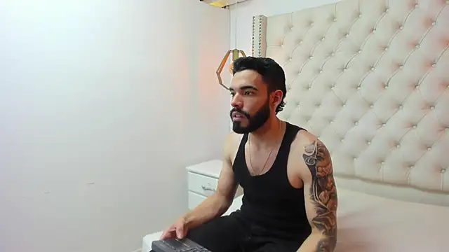 JEAN LEWIS2 online show from April 16, 2026, 7:58 pm