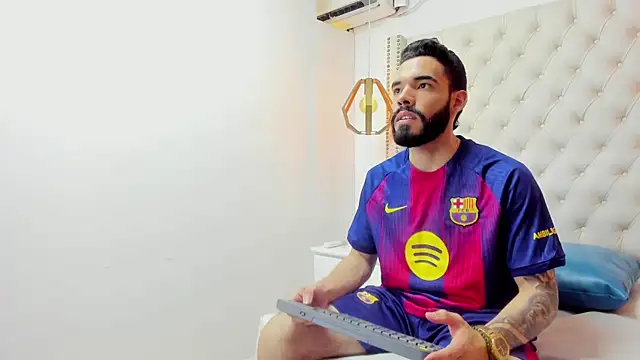 JEAN LEWIS2 online show from April 25, 2026, 4:15 am