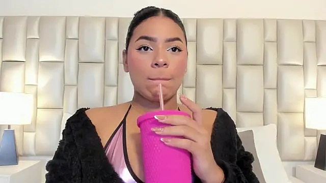 lilly williamss online show from April 13, 2026, 3:12 am