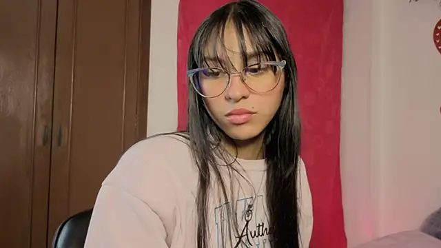 PaulaCutexs online show from May 11, 2026, 2:39 am