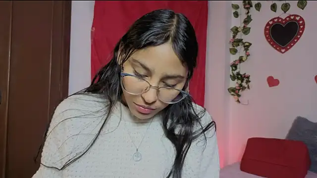 PaulaCutexs online show from May 29, 2026, 4:21 am