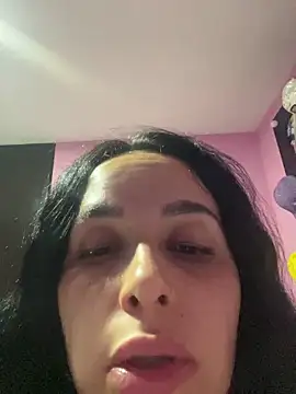 leila moretti online show from April 28, 2026, 2:27 am