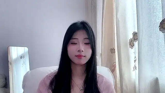 yiyibaby2026 online show from April 6, 2026, 2:31 am