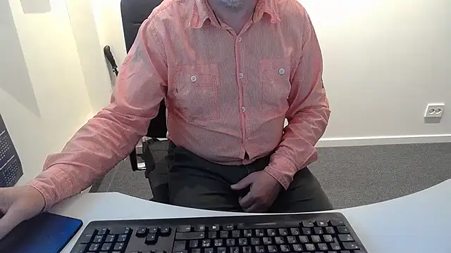 Snapshot of Buggemann chatting on June 18, 2026, 2:45 am Buggemann online show from June 18, 2026, 2:45 am
