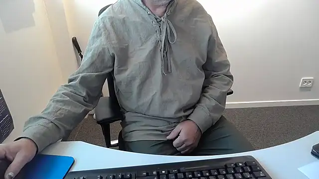 Snapshot of Buggemann chatting on July 1, 2026, 3:30 am Buggemann online show from July 1, 2026, 3:30 am