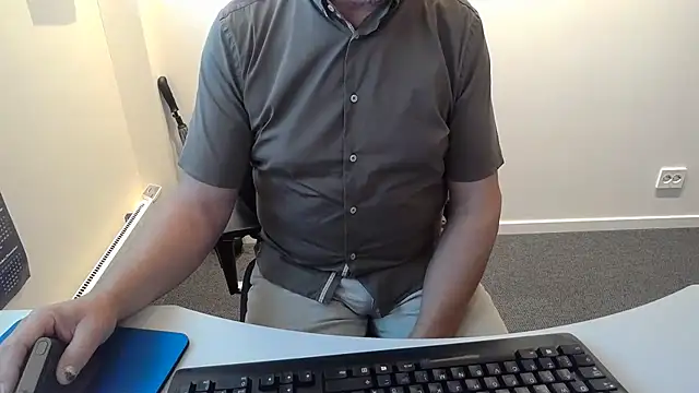 Snapshot of Buggemann chatting on July 3, 2026, 3:13 am Buggemann online show from July 3, 2026, 3:13 am