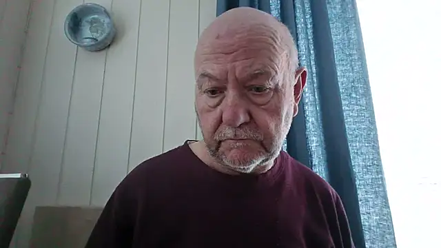 Snapshot of Buggemann chatting on July 10, 2026, 4:28 am Buggemann online show from July 10, 2026, 4:28 am