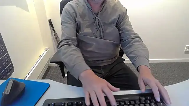 Snapshot of Buggemann chatting on July 22, 2026, 2:58 am Buggemann online show from July 22, 2026, 2:58 am