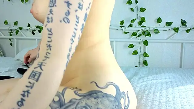 Snapshot of YourScarlettStorm chatting on June 6, 2026, 6:01 pm YourScarlettStorm online show from June 6, 2026, 6:01 pm