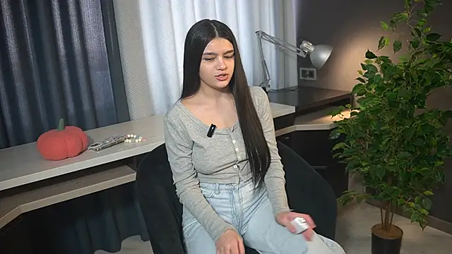 DevoraHondel online show from March 12, 2026, 8:20 am