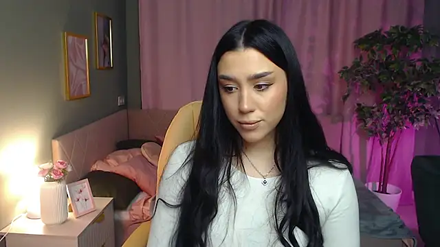 Snapshot of Winonna_Ryder chatting on March 18, 2026, 7:44 am Winonna Ryder online show from March 18, 2026, 7:44 am