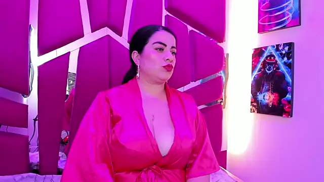 Snapshot of Emilyy_Moon_ chatting on June 5, 2026, 6:52 am Emilyy Moon online show from June 5, 2026, 6:52 am