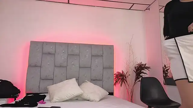 LexyJohnnes  online show from April 29, 2026, 2:10 pm