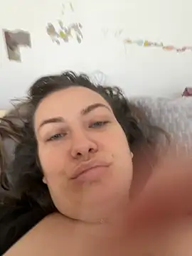 SweetCurvess online show from May 12, 2026, 11:18 am