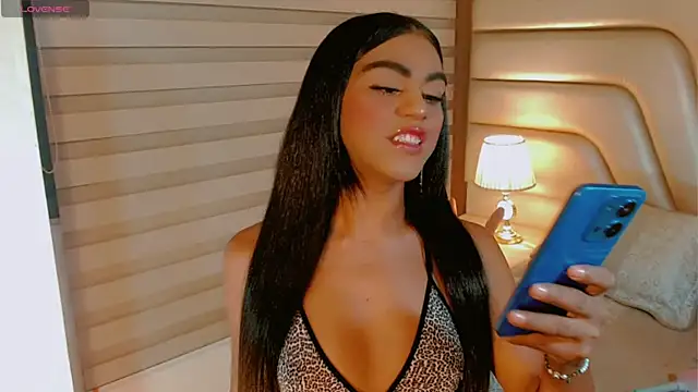 tiifannysexyhot online show from May 16, 2026, 5:37 am