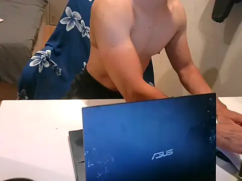 ZhangQing95 online show from March 22, 2026, 4:21 pm