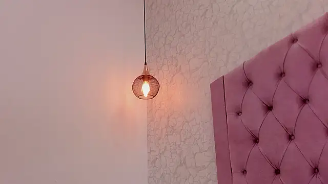 saraa joness  online show from March 21, 2026, 7:39 pm