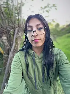  QaraH online show from May 6, 2026, 9:31 pm