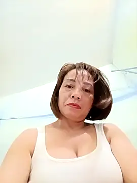 Lyly22x online show from May 9, 2026, 9:31 pm
