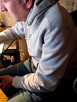 dufatcock online show from April 2, 2026, 7:17 am