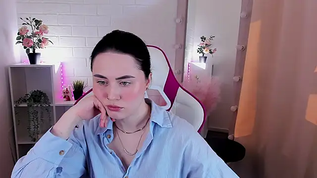 NoraLumi online show from April 21, 2026, 6:41 am