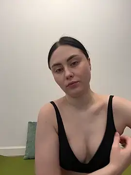 NoraLumi online show from April 25, 2026, 6:27 pm