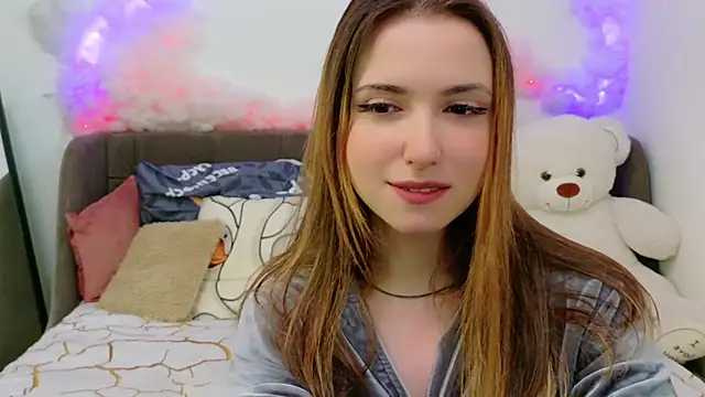 Snapshot of LeenMoonie chatting on May 18, 2026, 2:45 pm LeenMoonie online show from May 18, 2026, 2:45 pm