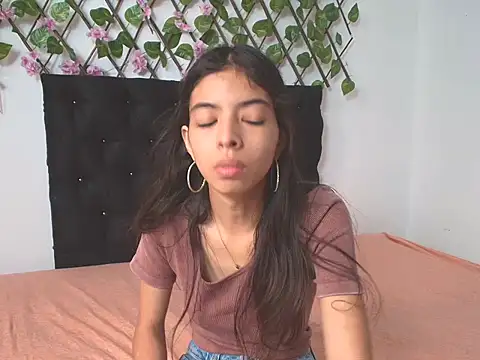 Sweet Scarlett  online show from April 14, 2026, 2:01 pm