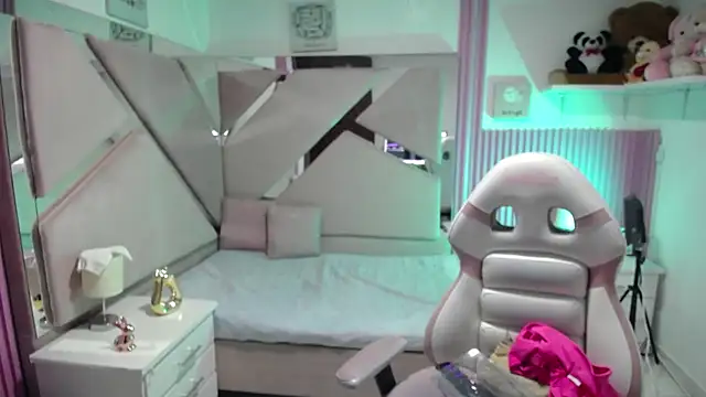 Ebony rizon online show from April 6, 2026, 1:01 pm