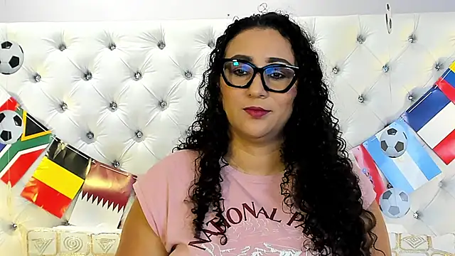 Snapshot of VaniaRouse chatting on June 24, 2026, 2:16 pm VaniaRouse online show from June 24, 2026, 2:16 pm