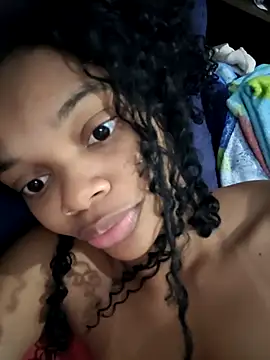 marialuiza2027 online show from April 22, 2026, 1:01 pm