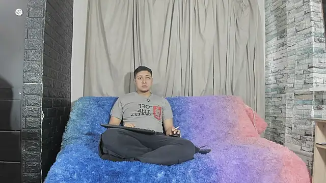 NoahAndBunny online show from April 28, 2026, 11:48 am