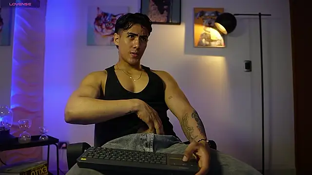 Tayler Cross  online show from March 14, 2026, 12:43 pm