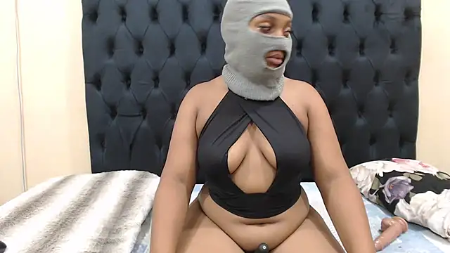 Curvy Takatso online show from March 25, 2026, 8:04 pm